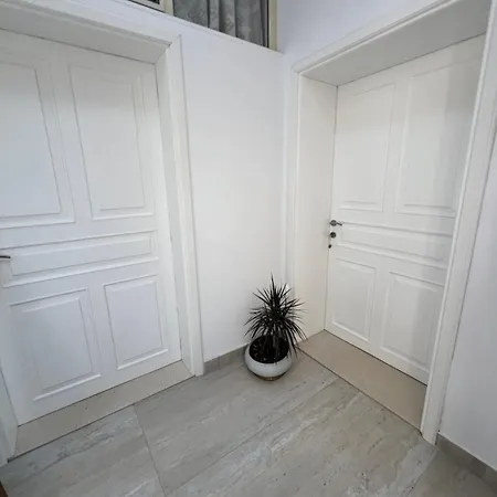 Apartment 2 *
